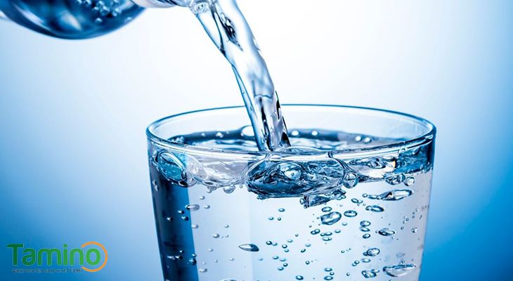 Thực đơn giảm mỡ tăng cơ cho nữ: uống đủ nước